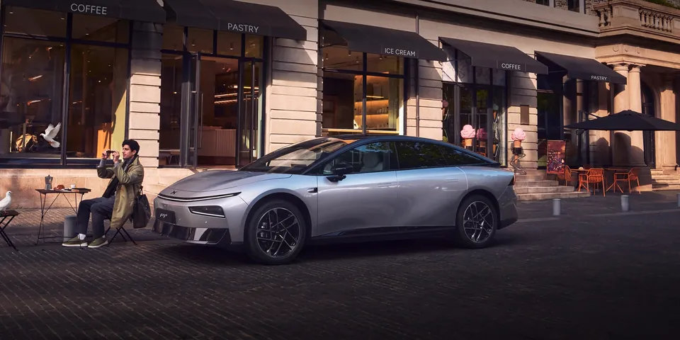 XPENG P7+ — официальное фото 1